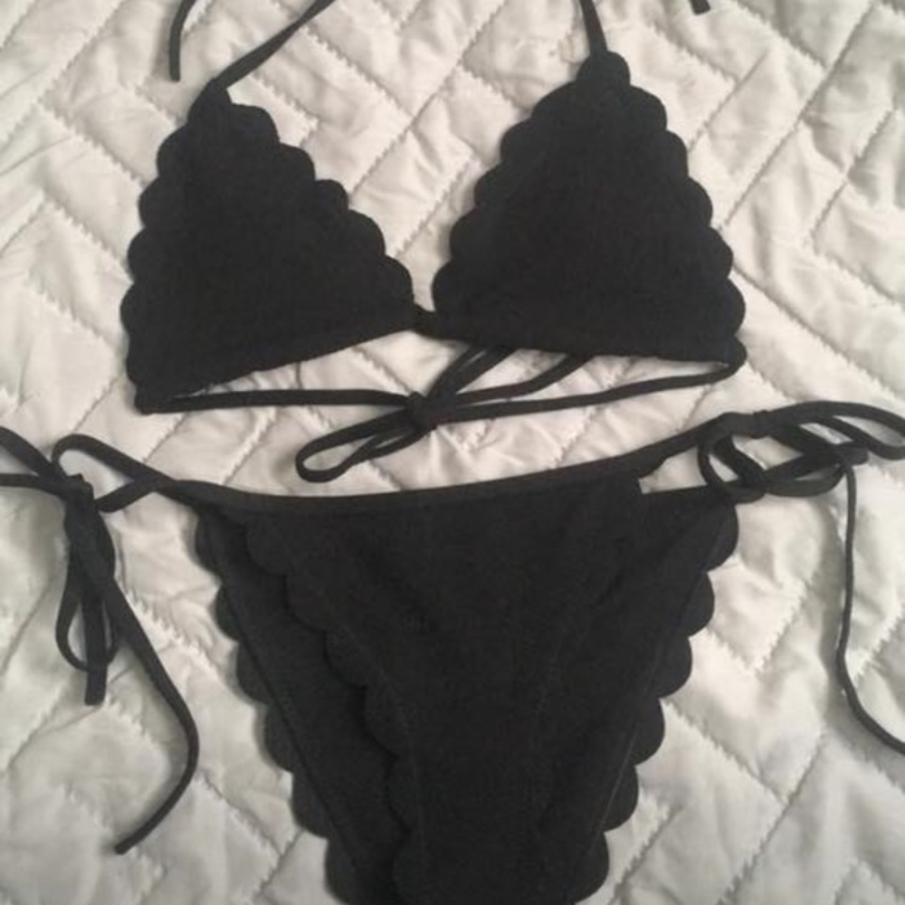 Black scalloped bikini